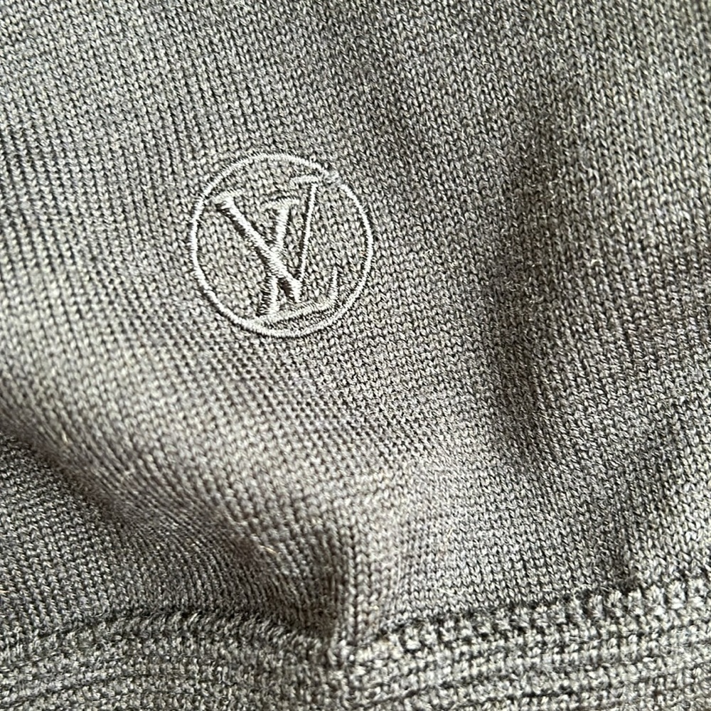 Louis Vuitton ready to wear navy men’s sweater with leather patches NWT L - Picture 8 of 10